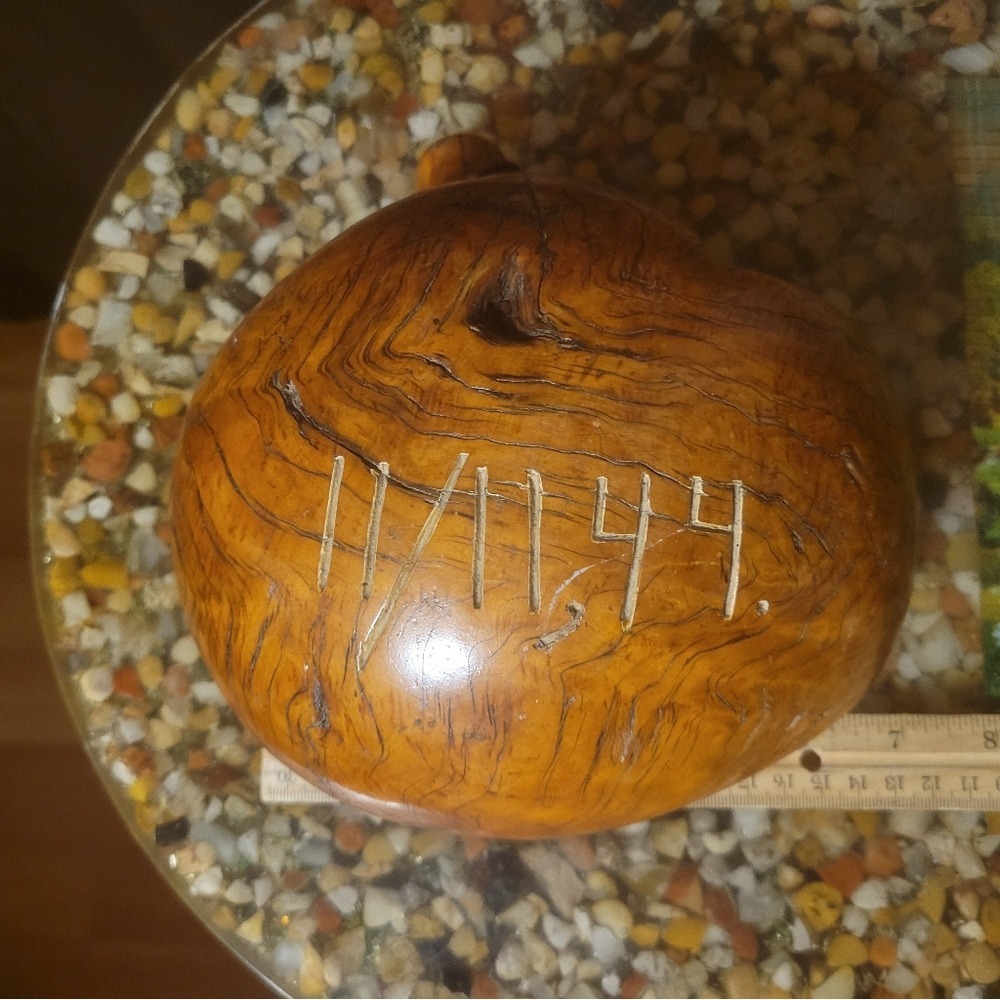 November 11‎ 1944, 11/11/1944 wood hawaiian guord